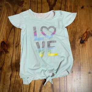 Girls Love tee